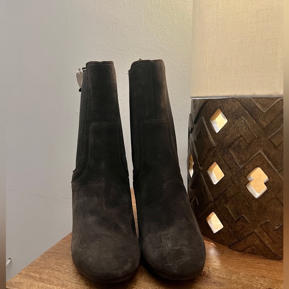 Beautiful RICH BROWN SUEDE BOOTS 🤎 - Picture 7 of 9